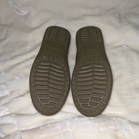 CROCS Men's Santa Cruz Beige Comfort Slip-On Loafer 11 - Picture 6 of 8